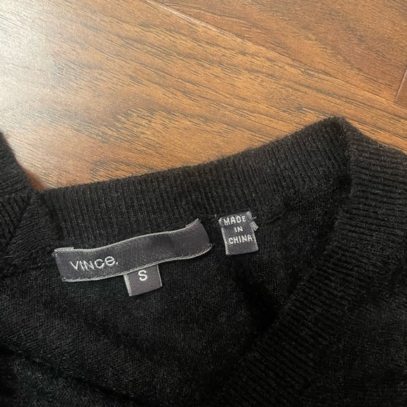 Vince Cashmere Blend Lightweight Sweater Size S - Picture 2 of 4